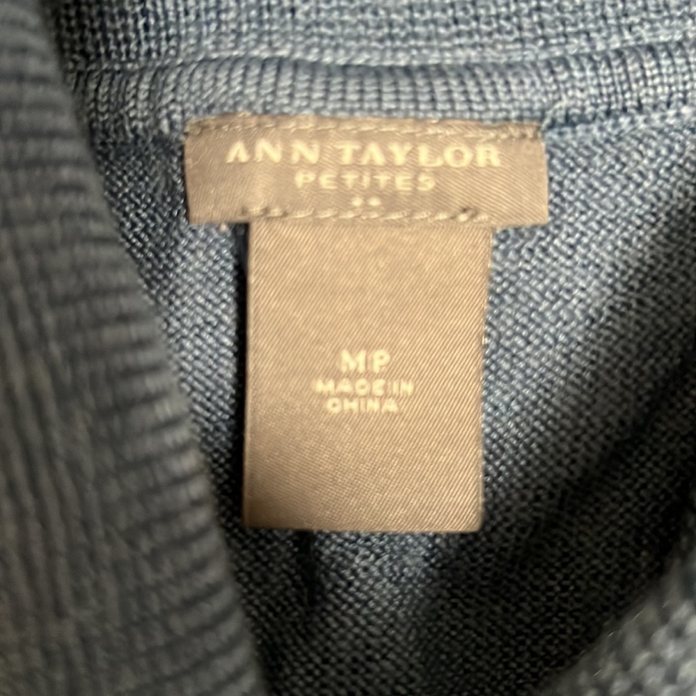 Ann Taylor petite top - Picture 4 of 4